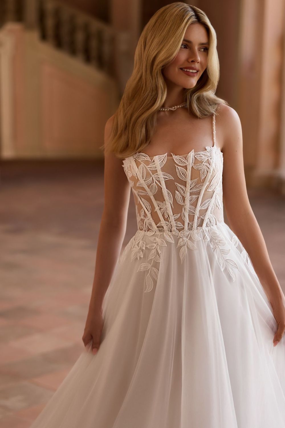 Brautkleid mit transparenter Korsage und Blattspitze Novia Feliz Bergstrasse