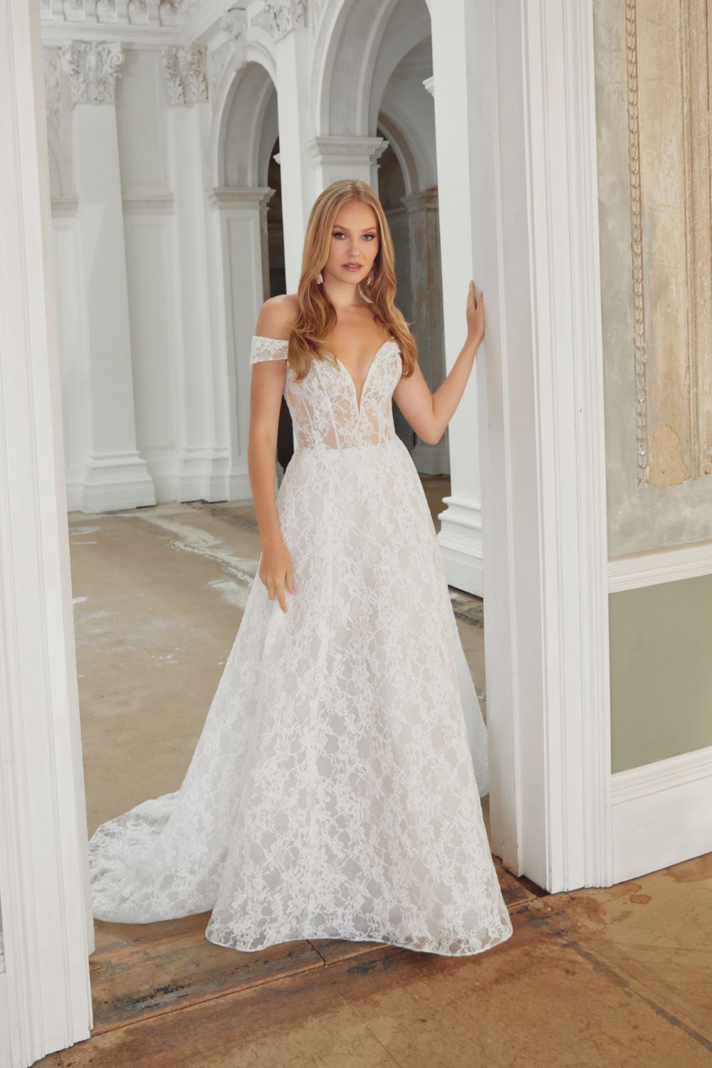 Off-Shoulder Brautkleid mit Allover-Spitze Novia Feliz Bergstrasse