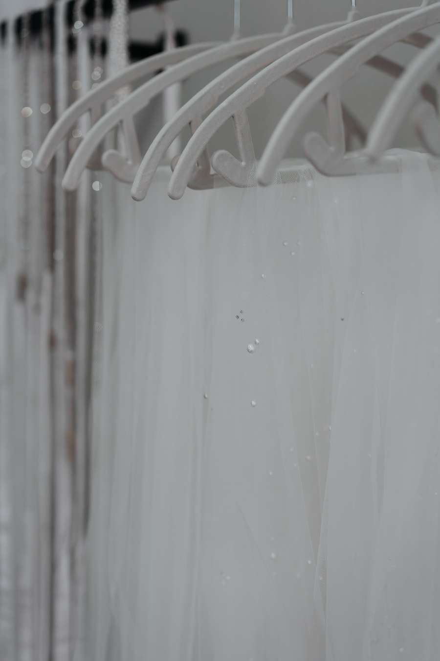 Brautschleier in allen Varianten bei Novia Feliz: mit Glitzer, Perlen oder schlicht passend zu jedem Brautkleid in Heppenheim & Heidelberg.